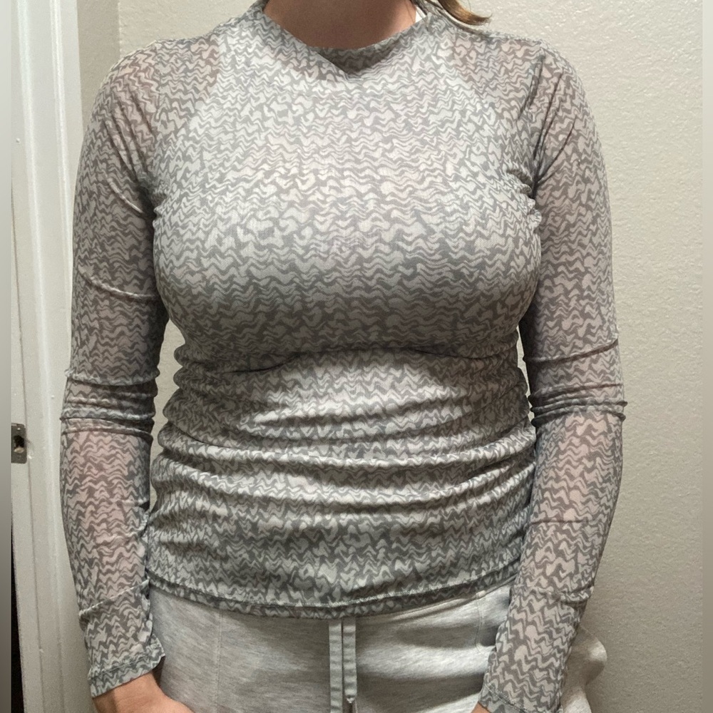 Zella Nordstrom Sheer Mesh Gray Patterned Long Sleeve Top Size Medium